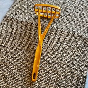 Vintage‎ Foley Grid Masher Kitchen Tool Yellow Potato Food Prep Gadget